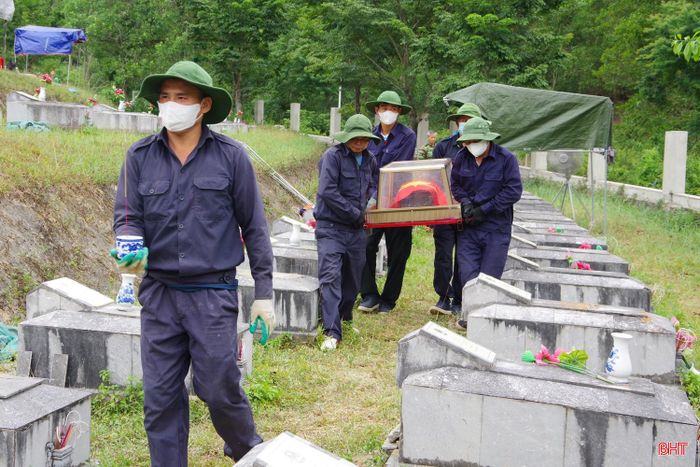 Tại Nghĩa trang Liệt sĩ Nầm có gần 600 phần mộ chưa xác định được thông tin. Theo kế hoạch, lực lượng chức năng sẽ khai quật, lấy mẫu đối với 557 phần mộ. Tính đến ngày 17/7, đã khai quật 455 phần mộ, lấy 153 mẫu sinh phẩm.