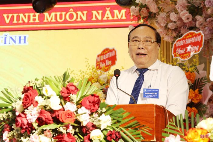 Chủ tịch Hội Đông y Việt Nam Đậu Xuân Cảnh phát biểu tại đại hội.