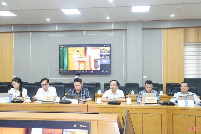Đại biểu tại điểm cầu Hà Tĩnh.