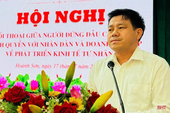 Chủ tịch UBND phường Hoành Sơn Nguyễn Hồng Cương thông tin một số kết quả về phát triển kinh tế tư nhân trên địa bàn phường.
