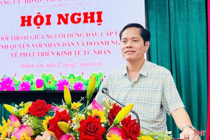 Bí thư Đảng ủy, Chủ tịch HĐND phường Hoành Sơn Nguyễn Quốc Hương phát biểu tại hội nghị.