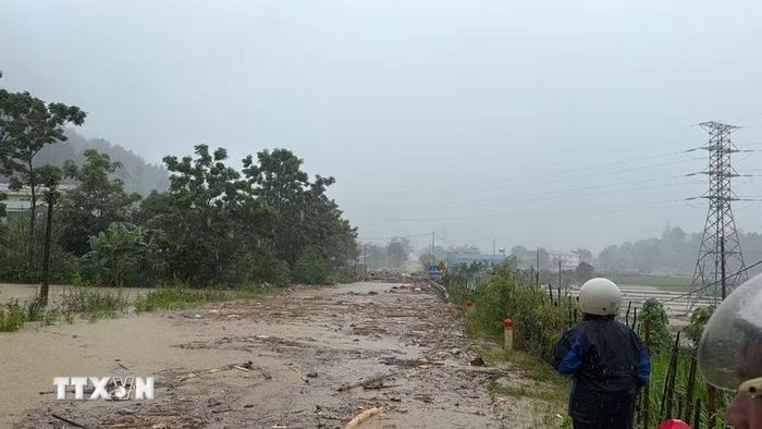 Nhiều tuyến đường ở xã Mường Than. Lai Châu bị nước lũ tràn lấp. (Ảnh: TTXVN phát)