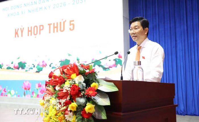 Phó Bí thư Thường trực Tỉnh ủy, Chủ tịch Hội đồng nhân dân tỉnh Tây Ninh Nguyễn Mạnh Hùng phát biểu tại kỳ họp. (Ảnh: Thanh Tân/TTXVN)