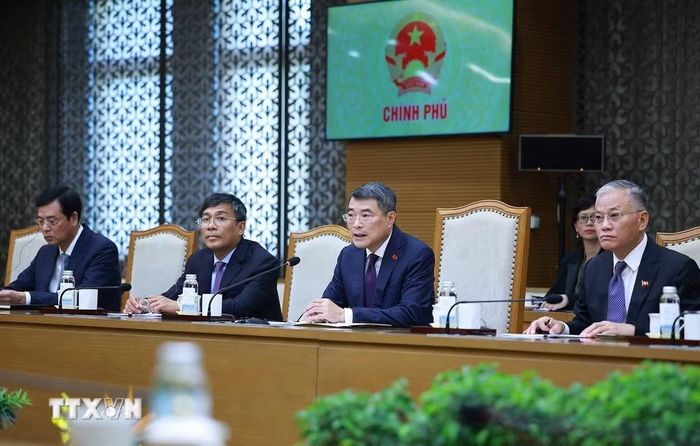 Thủ tướng Lê Minh Hưng phát biểu tại cuộc tiếp Bộ trưởng Ngoại giao Hy Lạp George Gerapetritis. (Ảnh: Dương Giang/TTXVN)