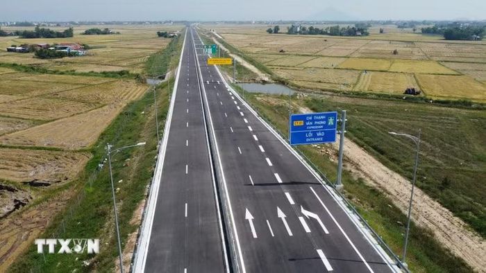 Dự án xây dựng công trình đường bộ cao tốc Bắc-Nam phía Đông tỉnh Đắk Lắk hoàn thành và đưa vào sử dụng toàn tuyến. (Ảnh: Tường Quân/TTXVN)