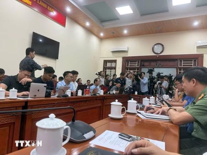 Ban Tuyên giáo và Dân vận, Tỉnh ủy Tuyên Quang, tổ chức họp báo cung cấp thông tin liên quan đến kỳ thi tốt nghiệp THPT 2026 sau khi xảy ra bất thường về điểm môn Toán tại Hội đồng thi Trường THPT Chuyên Tuyên Quang. (Ảnh: Hoàng Hải/TTXVN)