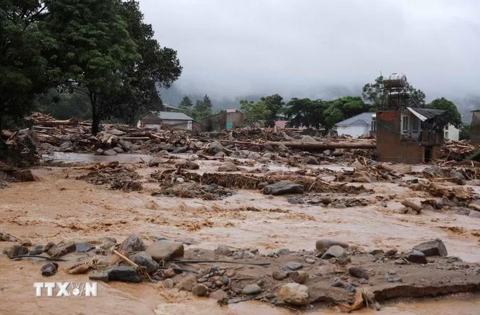 Hiện trường tan hoang sau khi lũ dữ đi qua tại khu vực đội 11, xã Mường Than tỉnh Lai Châu. (Ảnh: Quý Trung/TTXVN)