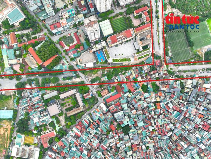Khu vực ngõ 252 đường Mỹ Đình chưa được giải phóng mặt bằng, đây cũng là "nút thắt" lớn nhất của dự án.