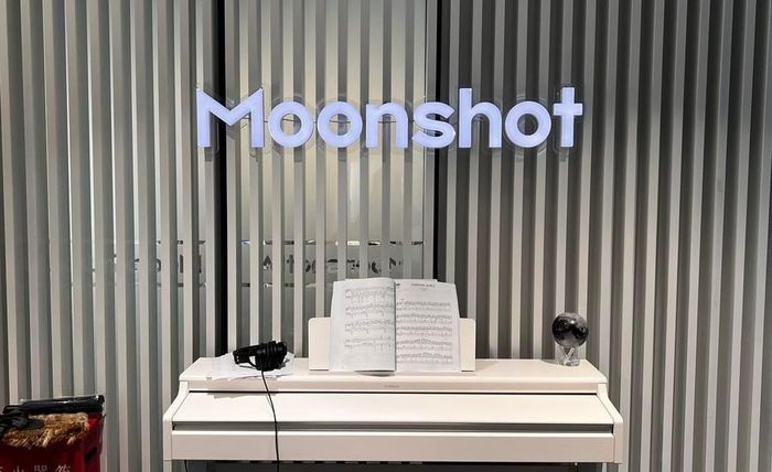 Logo của startup Moonshot AI ở trụ sở tại Bắc Kinh, Trung Quốc. Ảnh: THX