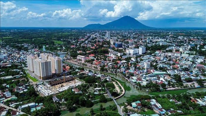 Dự án nhà ở xã hội Golden City tại phường Tân Ninh, tỉnh Tây Ninh được quy hoạch theo mô hình khu đô thị hiện đại, góp phần đáp ứng nhu cầu an cư của người dân và công nhân.