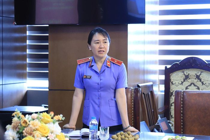Đồng chí Lê Hồng Liên, Phó Vụ trưởng Vụ 12 VKSND tối cao, phát biểu tại buổi Tọa đàm.
