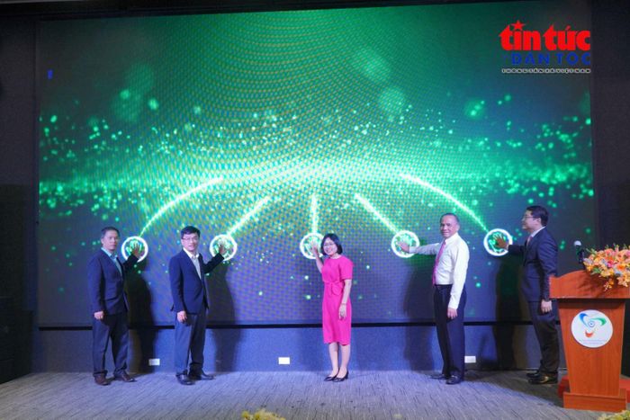 Lãnh đạo Sở KH&CN TP Hồ Chí Minh cùng Ban Tổ chức thực hiện nghi thức khai mạc Smart Green Living Week 2026.