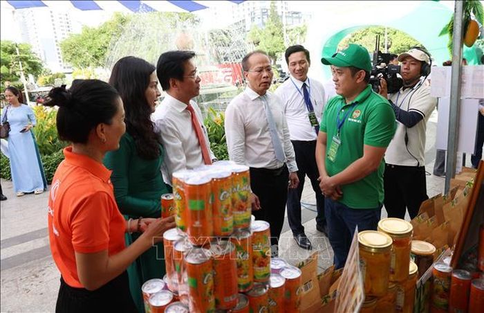 Tuần lễ Nông sản và sản phẩm OCOP góp phần kết nối sản xuất với thị trường tiêu thụ.