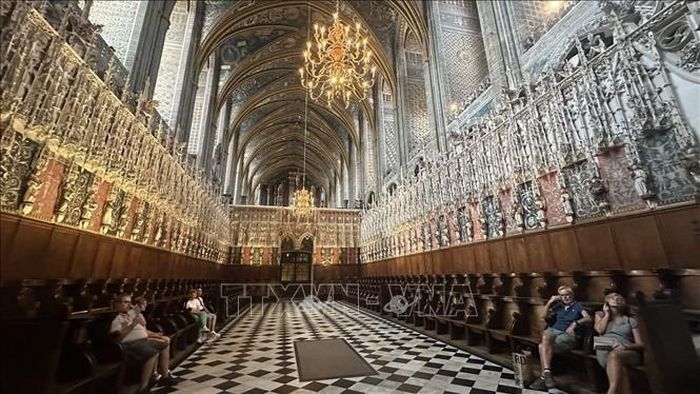 Kiến trúc tuyệt đẹp ở khu vực ca đoàn bên trong Nhà thờ Sainte-Cécile ở Albi.