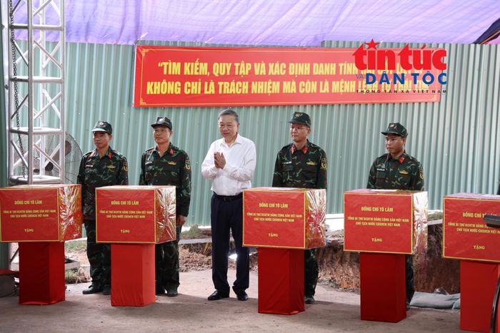 Tổng Bí thư Tô Lâm thăm, động viên lực lượng tìm kiếm.