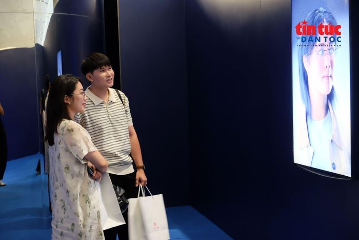Triển lãm "Thể Lạ" như một lời khẳng định, rằng khi được sử dụng chủ động và có hiểu biết, AI sẽ trở thành công cụ làm phong phú bản sắc cá nhân thay vì thay thế vị trí của con người.