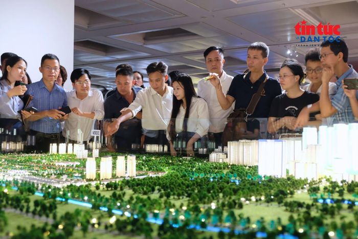 Trong bối cảnh vĩ mô và quy hoạch còn nhiều biến động, 67% nhóm khách hàng chưa có nhu cầu bất động sản lựa chọn đứng ngoài quan sát.