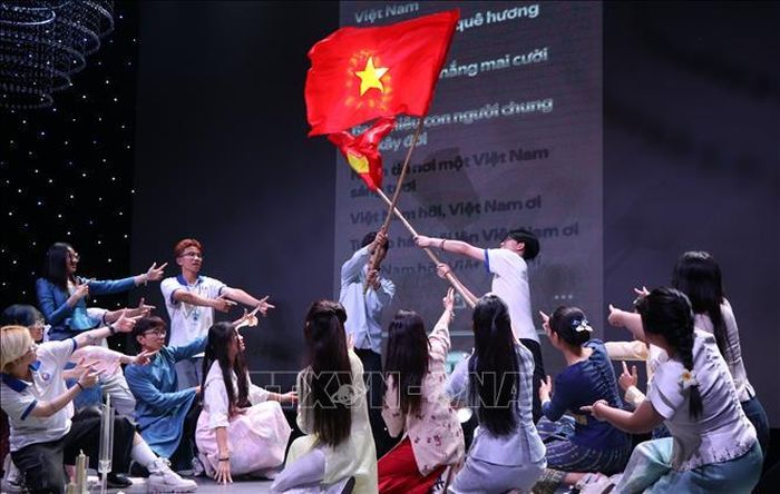 Tiết mục văn nghệ tham gia dự thi chương trình Giao lưu tiếng Việt của các thanh niên, sinh viên kiều bào.