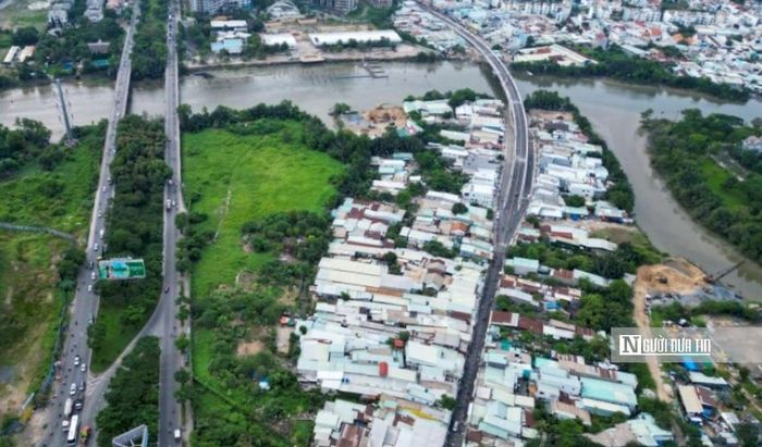 Trong số 4 cây cầu trên đường Lê Văn Lương, có cầu Rạch Đỉa và cầu Long Kiểng đã hoàn thành và đã đưa vào sử dụng.