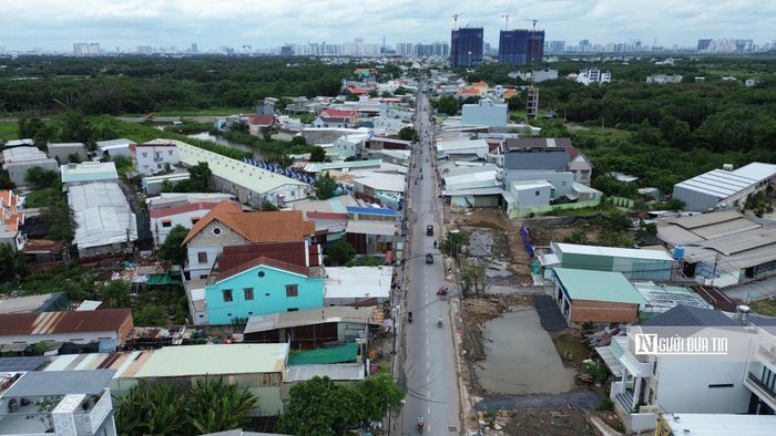 Tuyến đường Lê Văn Lương kết nối trực tiếp khu Nam Tp.HCM qua Nhà Bè, tiếp giáp thẳng với tỉnh Tây Ninh và hướng về các tỉnh miền Tây Nam Bộ. Việc mở rộng giúp giảm tải cho Quốc lộ 50, tăng năng lực luân chuyển hàng hóa, nguyên vật liệu và nông sản giữa thành phố với các vùng kinh tế trọng điểm phía Nam. Ngoài ra, hạ tầng giao thông thông thoáng tạo điều kiện kết nối đồng bộ tới Khu đô thị cảng Hiệp Phước và các khu công nghiệp lân cận. Các cây cầu mới trên tuyến sẽ hỗ trợ đắc lực cho tàu thuyền lớn lưu thông, tối ưu hóa chuỗi cung ứng dịch vụ logistics.