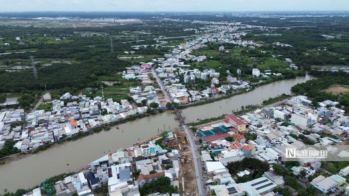 Một tài xế xe tải thường xuyên di chuyển từ hướng Cần Giuộc (tỉnh Tây Ninh) về Tp.HCM cho rằng, vào giờ cao điểm, đường Lê Văn Lương thường kẹt xe. Mặc dù nhà nước đã xây dựng xong hai cây cầu và trải thảm nhựa nhiều đoạn, nhưng như vậy không giải quyết được tình trạng kẹt xe vì đường nhỏ quá, chỉ có hai làn xe. Vì vậy, ngoài mong muốn tuyến đường sớm được mở rộng, tài xế này còn mong thành phố đầu tư mở rộng toàn tuyến tổng thể, chứ không phải làm từng đoạn như hiện nay.