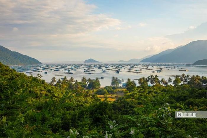 Vịnh Vũng Rô (Phú Yên) là một trong những điểm đến tiêu biểu của du lịch biển Nam Trung Bộ, sở hữu cảnh quan thiên nhiên đẹp và nhiều giá trị văn hóa, lịch sử (Ảnh: Thảo Quyên).