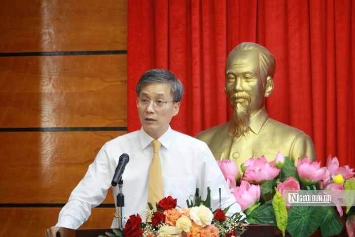 Đồng chí Nguyễn Khánh Ngọc - Bí thư Đảng ủy, Chủ tịch Hội Luật gia Việt Nam phát biểu chỉ đạo.