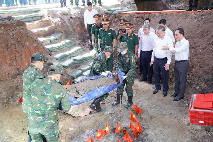 Tổng Bí thư, Chủ tịch nước cùng Đoàn công tác Trung ương có mặt trực tiếp tại hiện trường.