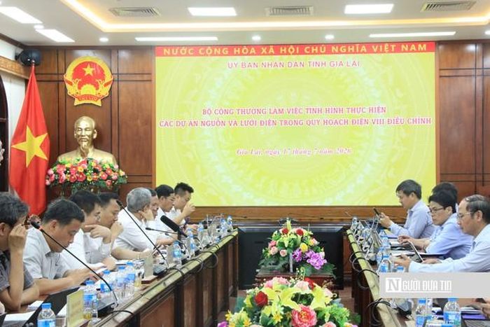 Quang cảnh buổi làm việc