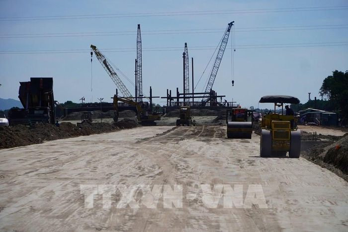 Mục tiêu cốt lõi của Thành phố là phải tổ chức triển khai thực hiện đồng bộ các giải pháp để đảm bảo giải ngân 100% kế hoạch vốn nhằm thúc đẩy và góp phần quan trọng cho việc đưa tăng trưởng GDP đạt mức hai con số. Ảnh: Hoàng Nhị - TTXVN