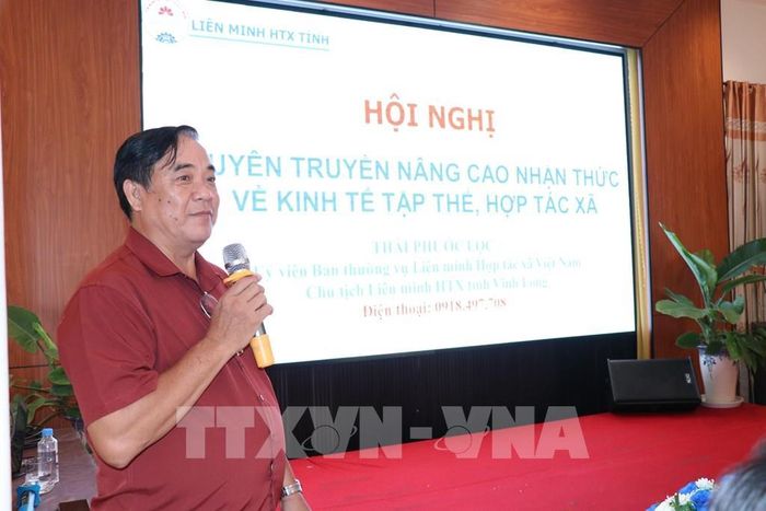 Chủ tịch Liên minh Hợp tác xã tỉnh Vĩnh Long Thái Phước Lộc thông tin các chính sách phát triển kinh tế tập thể tại hội nghị. Ảnh: Thanh Hòa - TTXVN