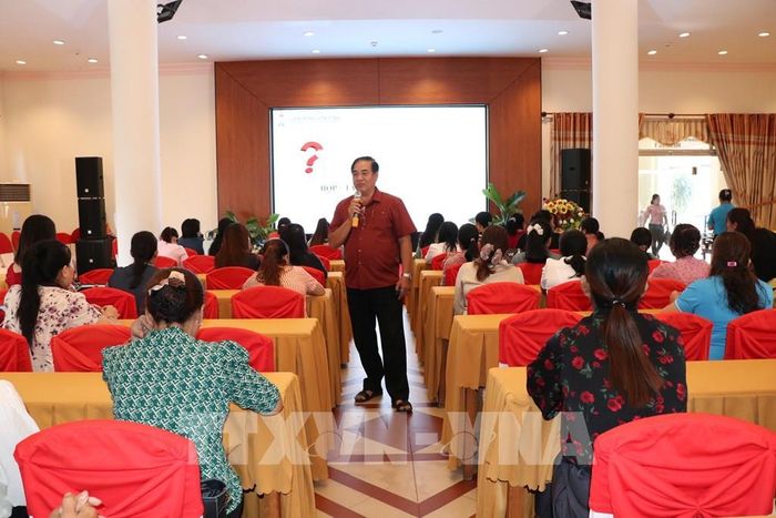 Quang cảnh buổi tập huấn tại phường Nguyệt Hóa (Vĩnh Long). Ảnh: Thanh Hòa - TTXVN