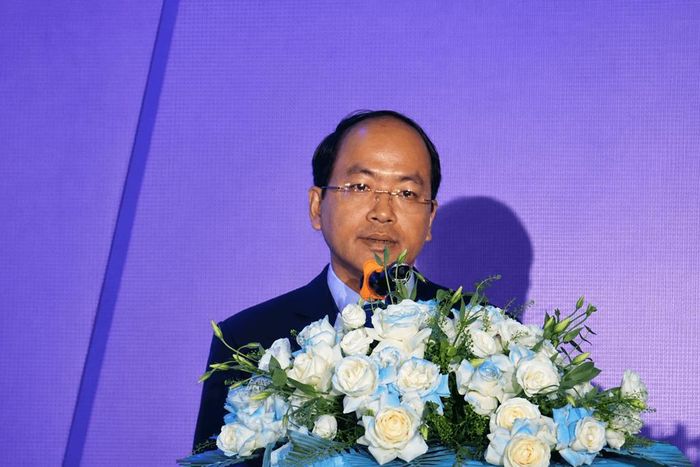 Ông Vũ Quốc Huy, Giám đốc Trung tâm Đổi mới sáng tạo quốc gia phát biểu khai mạc. Ảnh: NICNgày 17/7, tại Hà Nội, Trung tâm Đổi mới sáng tạo Quốc gia (NIC) phối hợp Tập đoàn Meta, Tổ chức AI for Vietnam và các đối tác liên quan tổ chức Lễ phát động Chương trình Thách thức Đổi mới sáng tạo Việt Nam (VIC) 2026 và Cuộc thi Olympic Trí tuệ nhân tạo Quốc tế (IAIO) 2027.Phát biểu tại Lễ khai mạc, ông Vũ Quốc Huy, Giám đốc Trung tâm Đổi mới sáng tạo quốc gia (NIC) cho biết, thế giới đang bước vào một kỷ nguyên phát triển mới; trong đó, trí tuệ nhân tạo không còn đơn thuần là một công nghệ mới mà đã trở thành hạ tầng chiến lược của nền kinh tế số và là động lực quan trọng thúc đẩy tăng trưởng. Khởi động Chương trình Thách thức Đổi mới sáng tạo Việt Nam 2026. Ảnh: NIC