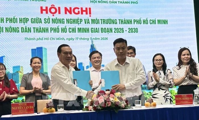 Ký kết phối hợp giữa Sở Nông nghiệp và Môi trường cùng Hội Nông dân Thành phố Hồ Chí Minh. Ảnh: Hương Giang - TTXVN