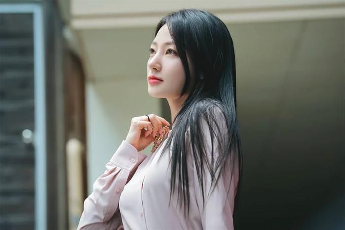 Những ồn ào của Song Ha Yoon khiến dư luận xứ Hàn "dậy sóng".