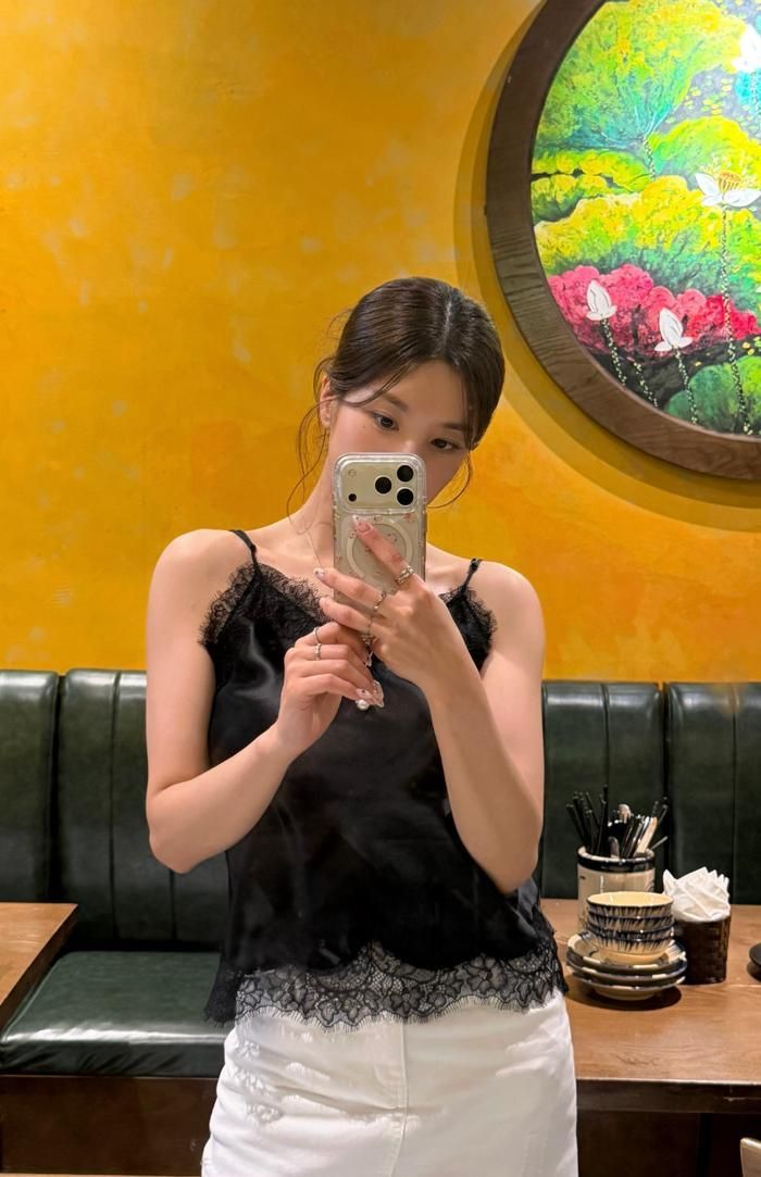 Nhiều người hâm mộ cho rằng Kwon Eun Bi là một trong những nữ thần tượng sở hữu hình thể nổi bật nhất K-pop hiện nay.