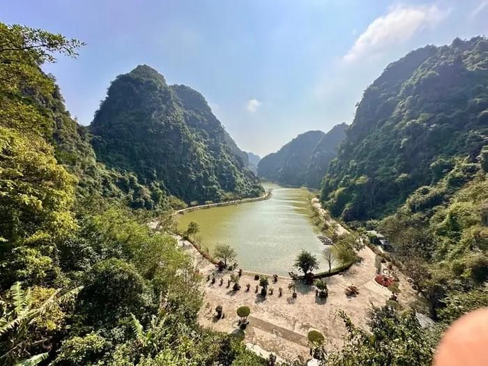 Vẻ đẹp trầm mặc của dãy núi đá vôi. Ảnh: Shutterstock