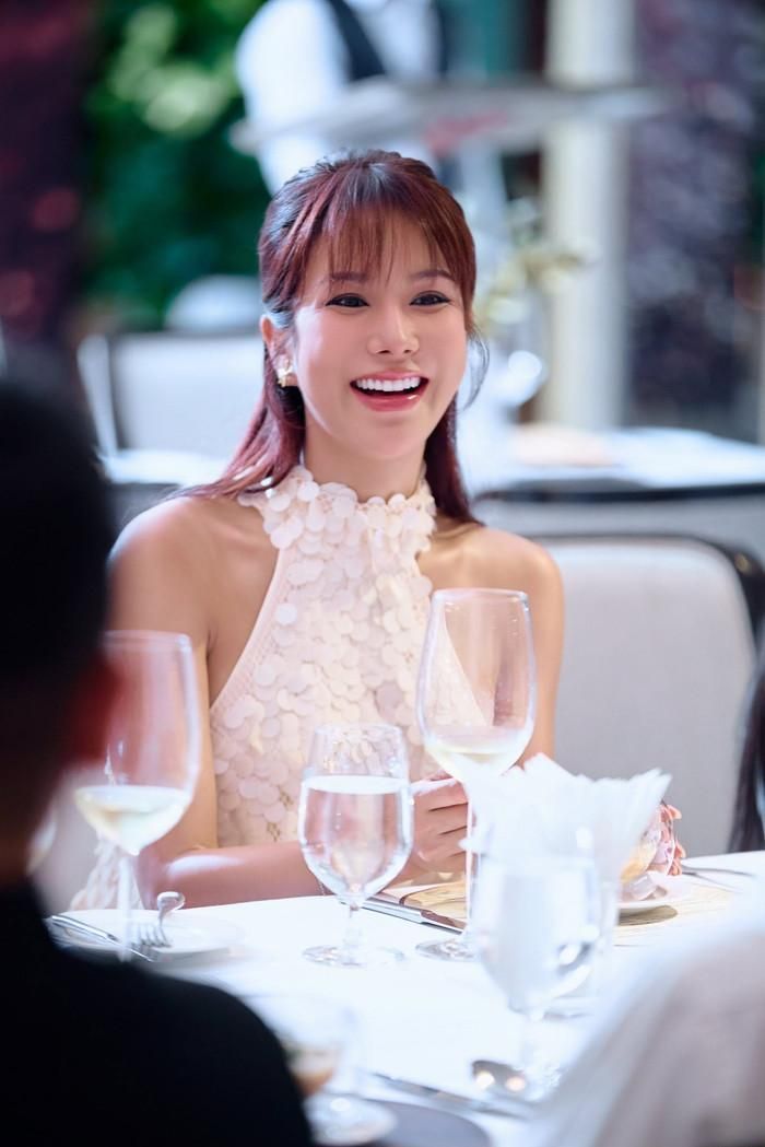 Diệp Lâm Anh thể hiện nguồn năng lượng tích cực mỗi khi xuất hiện. Ảnh: FBNV