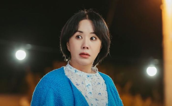 Uhm Jung Hwa đóng vai chính trong Bác sĩ Cha, một người phụ nữ sông hi sinh, vị tha nhưng cũng rất mạnh mẽ.