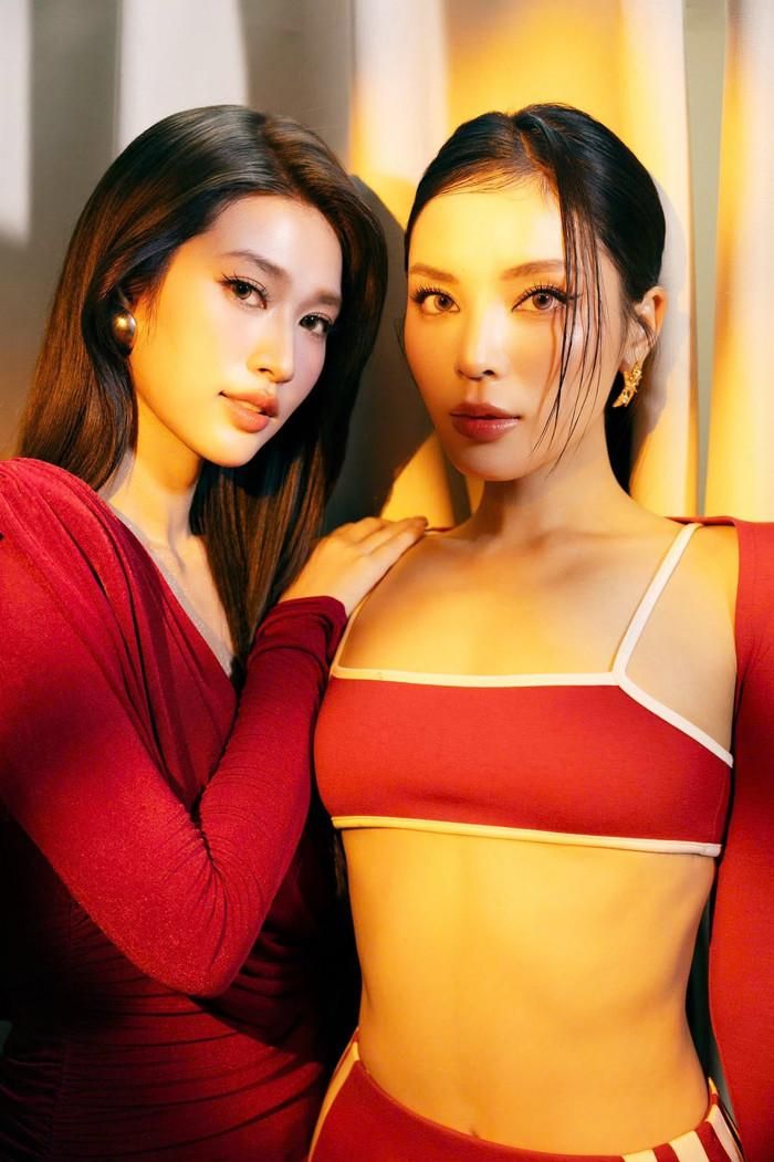 Kỳ Duyên và Thiên Ân ăn diện đồng điệu khi tham gia các sự kiện của giới showbiz. Ảnh: FBNV