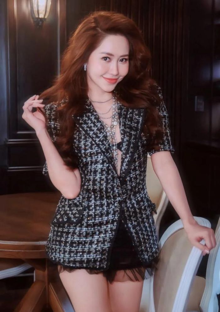 Nhiều năm hoạt động nghệ thuật, Tường Vi vẫn giữ quan điểm ưu tiên chất lượng hơn số lượng. Ảnh: FBNV.