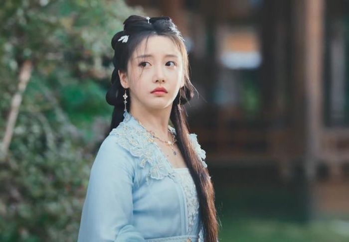 Dịch Văn Quân ôm đau khổ sống đến cuối đời trong hoàng cung lạnh lẽo.