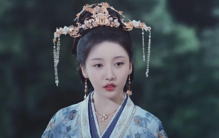 Dịch Văn Quân (Khương Trinh Vũ đóng) là tiểu thư của Dịch gia, mỹ nhân khiến Diệp Đỉnh Chi thần hồn điên đảo vì yêu.