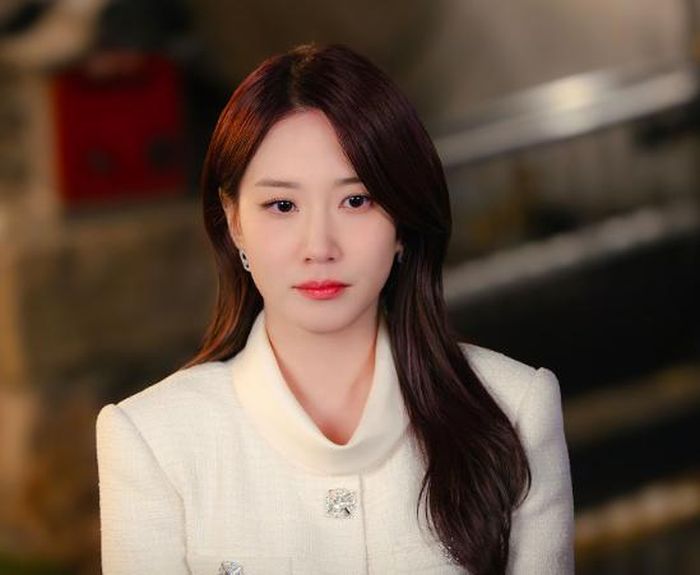 Park Eun Bin vào vai nữ CEO mang lời nguyền có thể khiến người khác nhìn thấy ma chỉ sau một cái chạm.