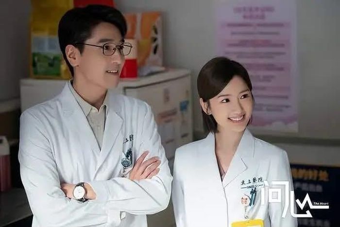 Vấn Tâm do Triệu Hựu Đình, Mao Hiểu Đồng, Kim Thế Giai đóng chính. Ảnh: Weibo