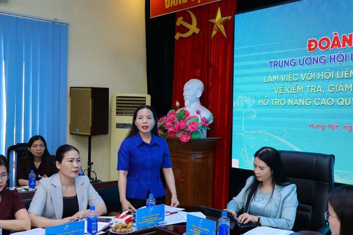 Bà Ngô Thị Kim Hoàn, Ủy viên Ban Thường vụ Tỉnh ủy, Phó Chủ tịch Thường trực Ủy ban MTTQ Việt Nam tỉnh Hưng Yên, phát biểu tại buổi làm việc
