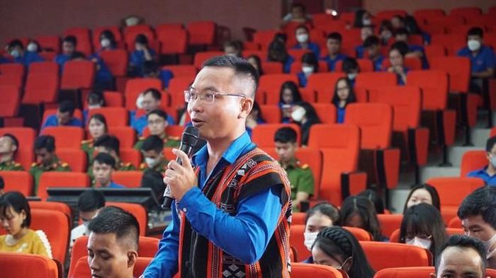Thầy An là một trong những người được thành phố tuyên dương vì hoạt động thiện nguyện
