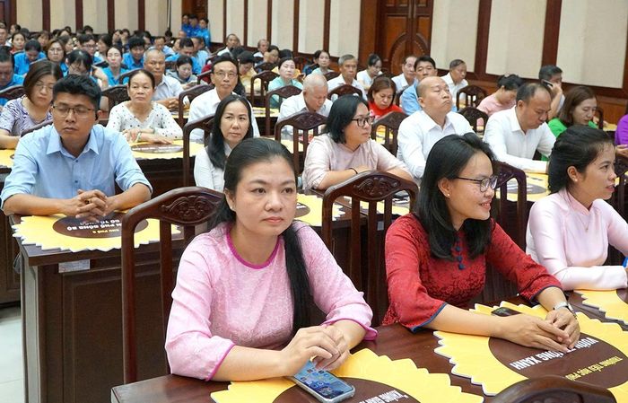 Các đại biểu tham dự lễ ký kết chương trình phát huy sức mạnh toàn dân bảo vệ môi trường TPHCM