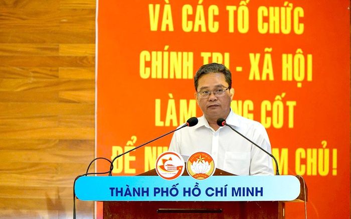 Ông Phạm Minh Tuấn - Phó Chủ tịch Ủy ban MTTQ Việt Nam TPHCM - phát biểu tại buổi lễ
