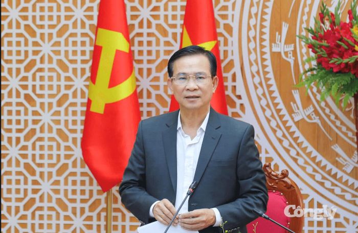 Chủ tịch UBND tỉnh Hồ Văn Mười phát biểu kết luận buổi làm việc.